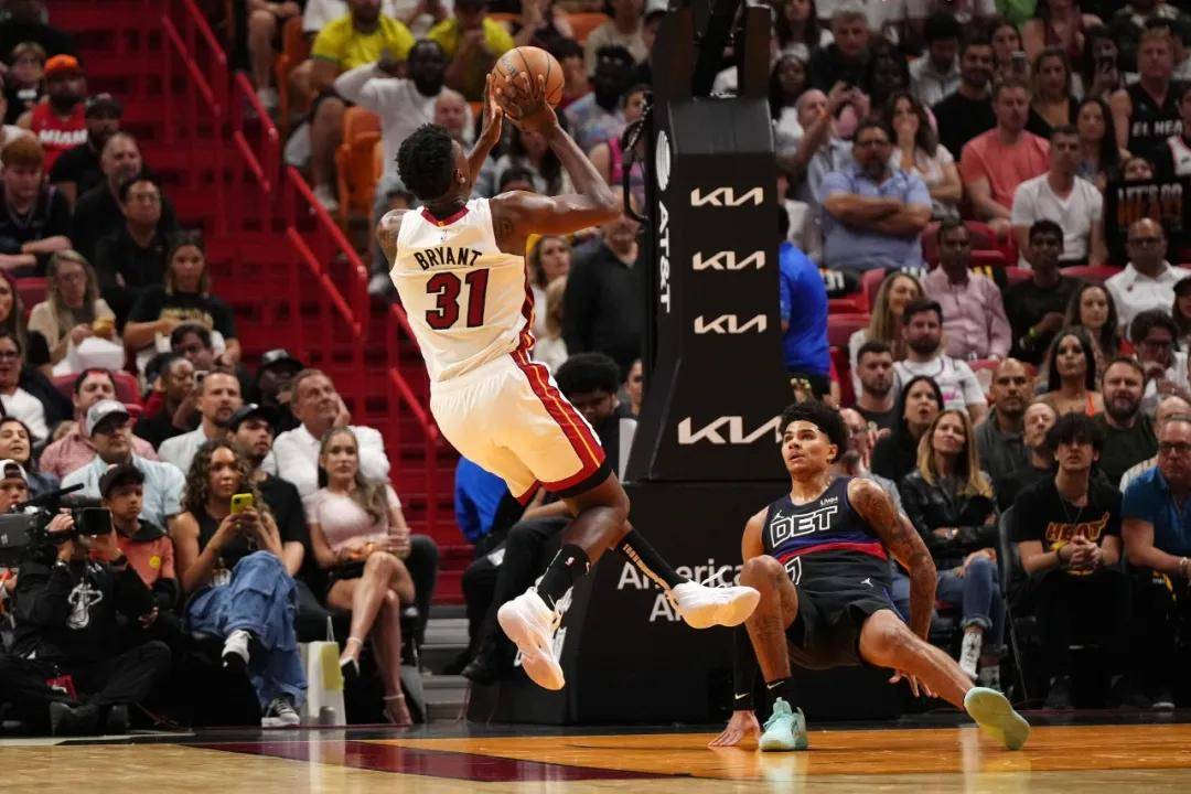 正式签约！27岁离开NBA！他真不该向湖人申请交易