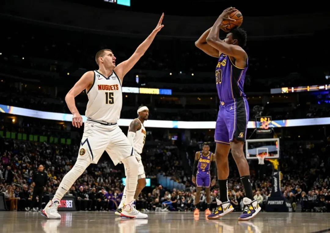 正式签约！27岁离开NBA！他真不该向湖人申请交易