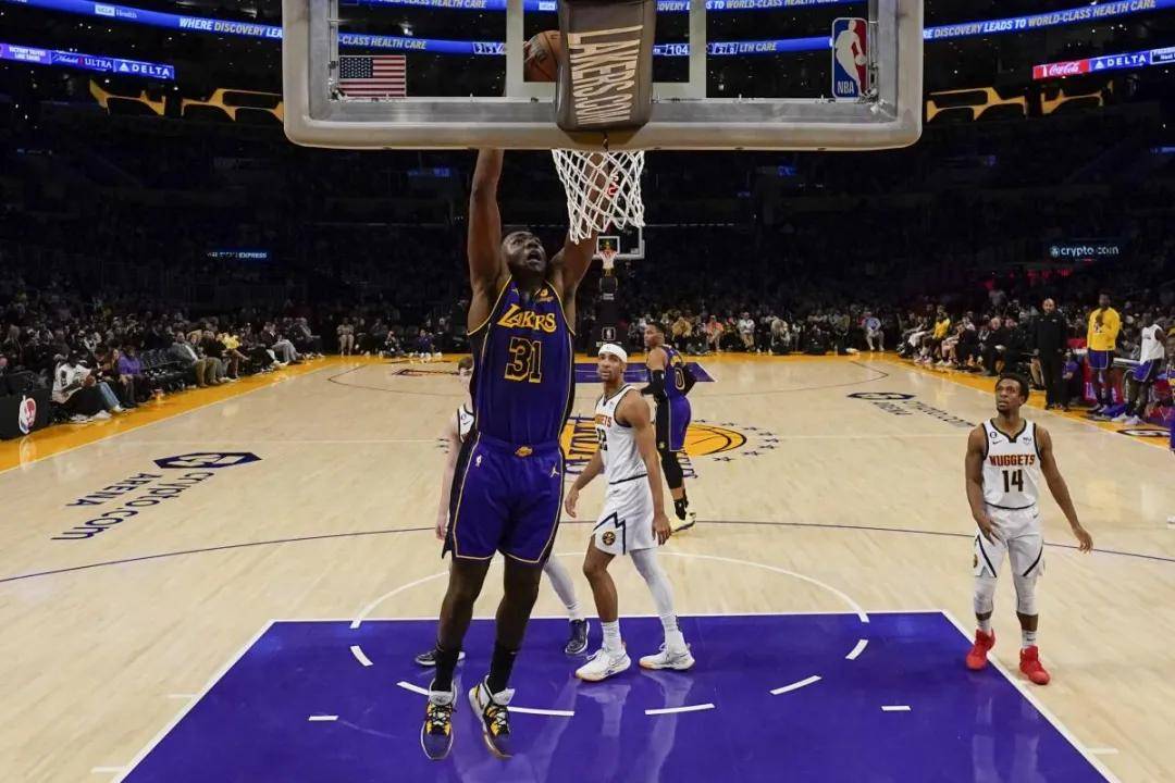 正式签约！27岁离开NBA！他真不该向湖人申请交易