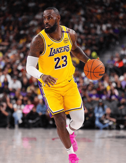 索要尊重!詹姆斯突爆争议发言,湖人队很意外,球迷:抱团的问题