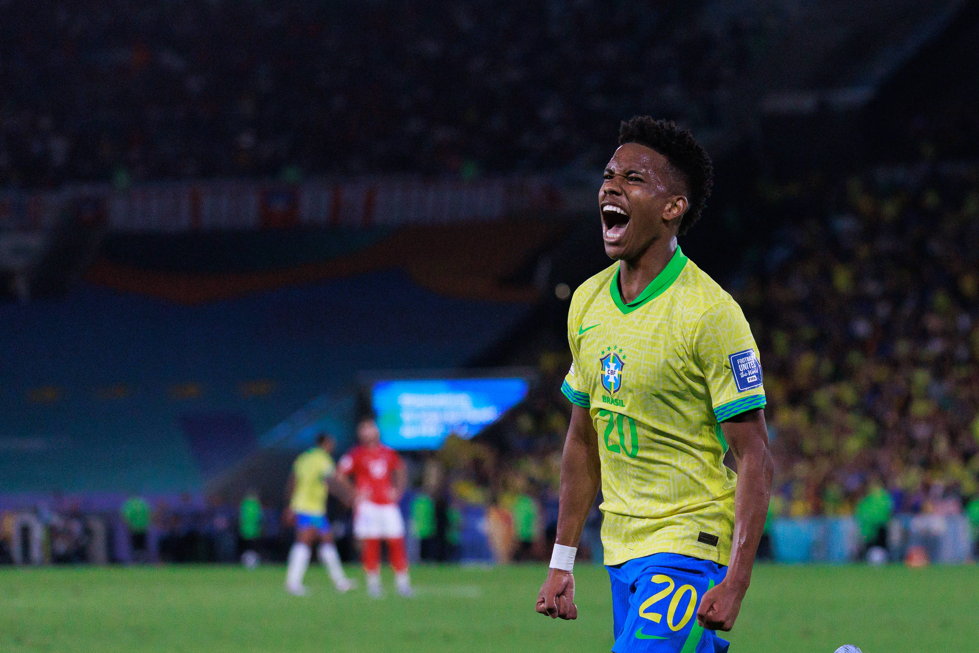 （体育）足球——世预赛：巴西队胜智利队