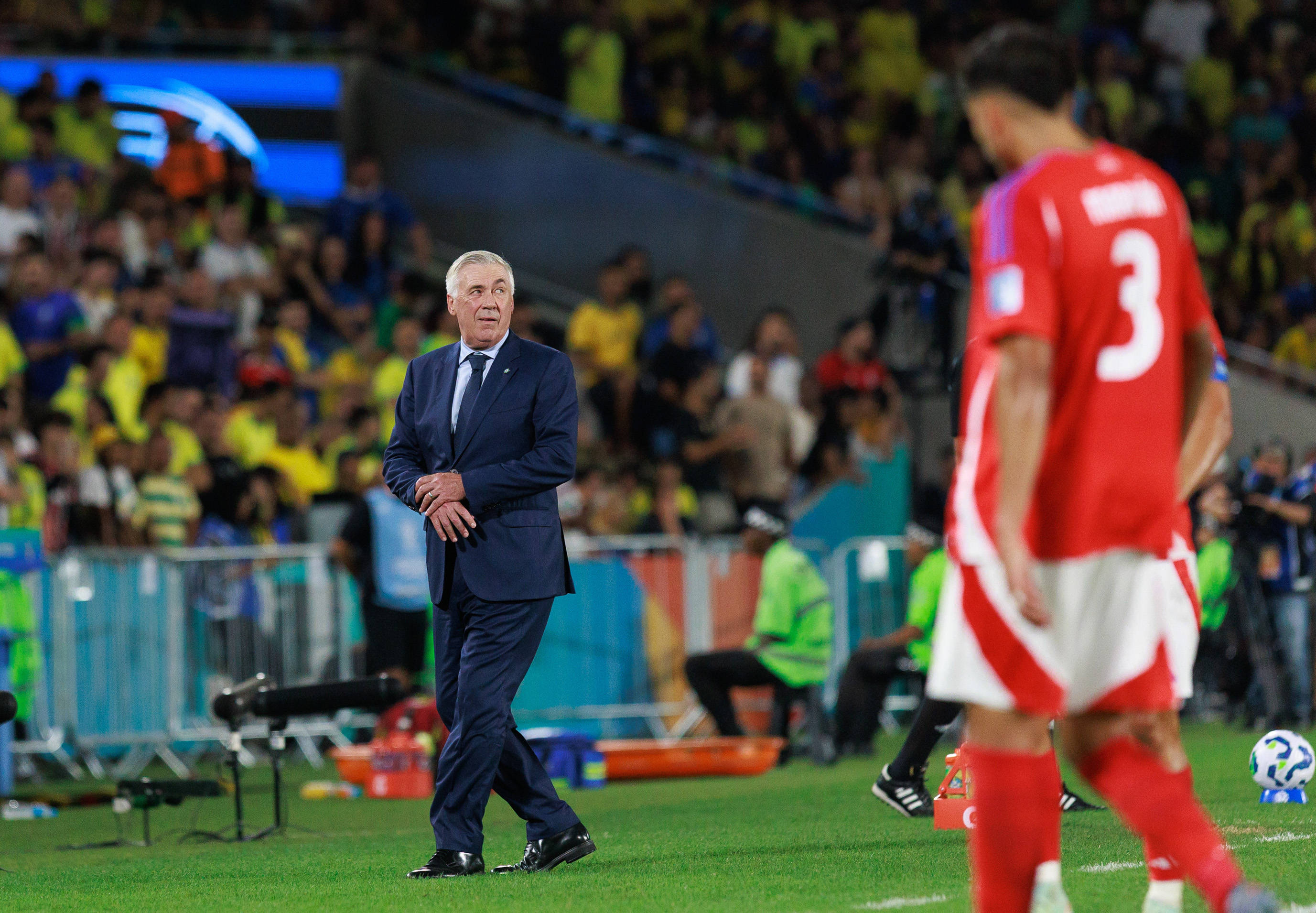 （体育）足球——世预赛：巴西队胜智利队