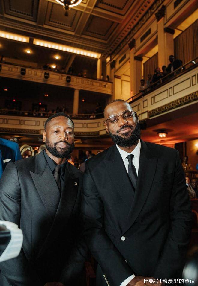 詹姆斯特殊身份进入名人堂:深情缅怀科比 见证安东尼霍华德入堂