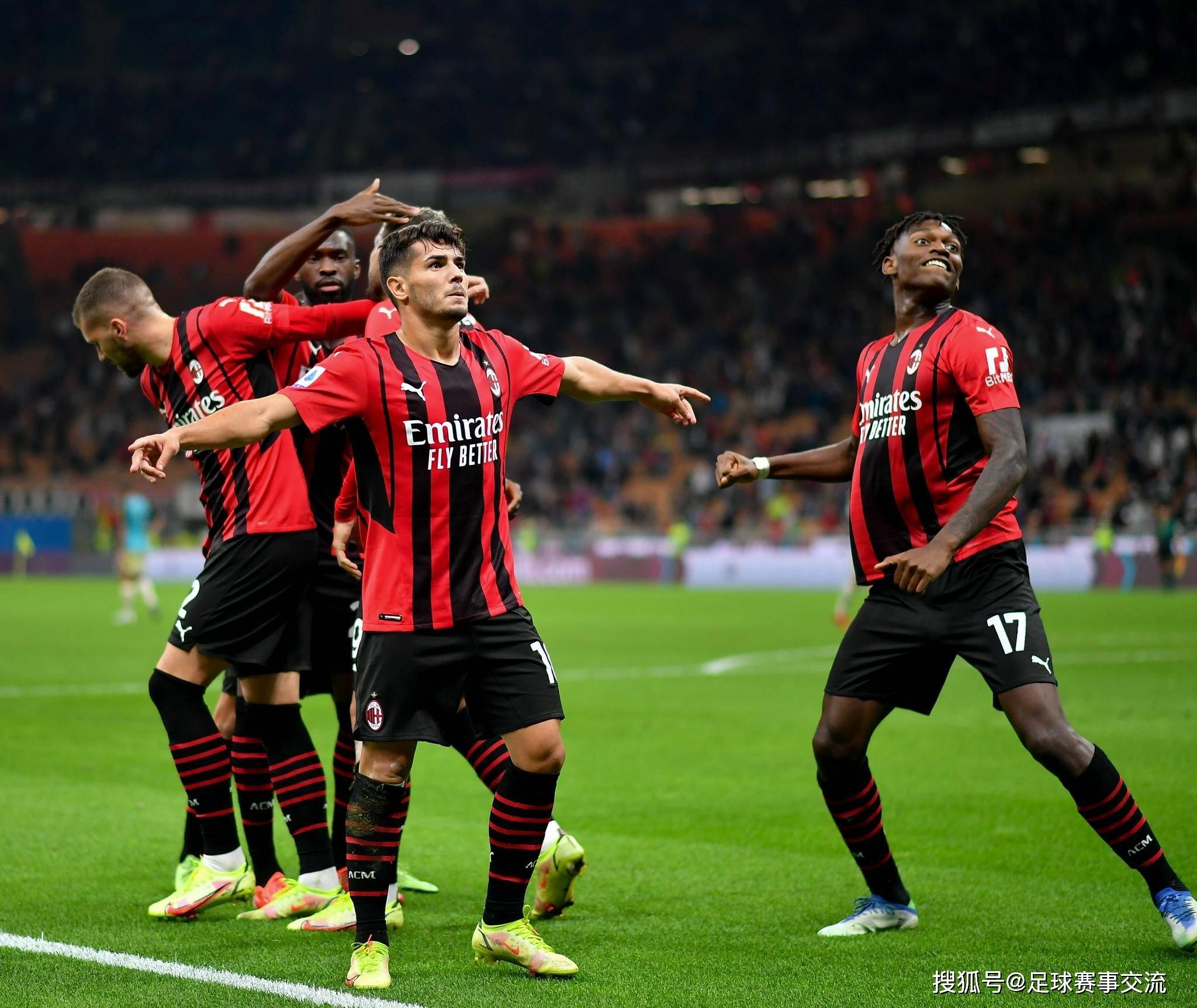 今日足球：AC米兰vs克雷莫纳、莱万特vs巴塞罗那