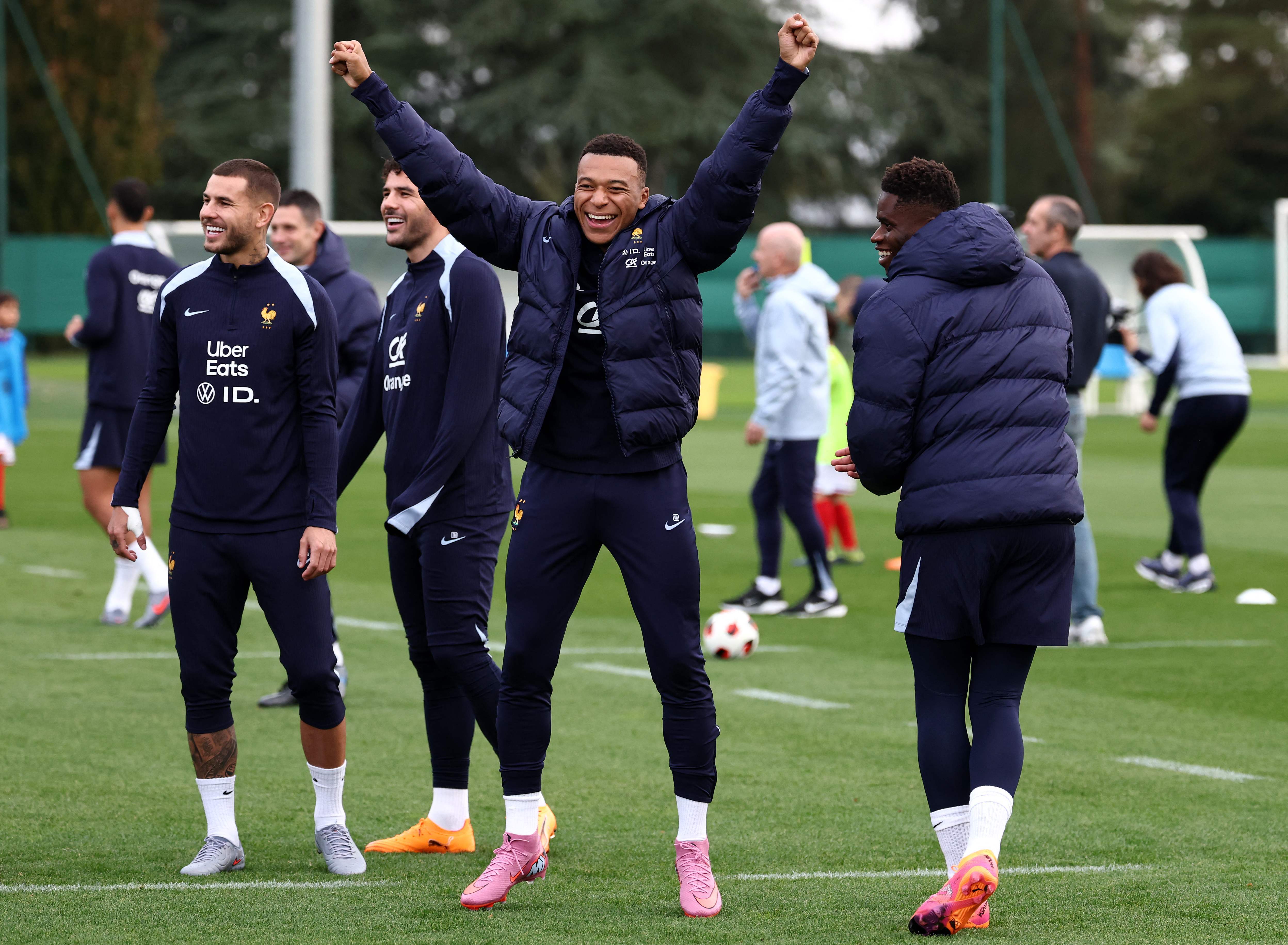 (外代二线)足球——世预赛:法国队备战