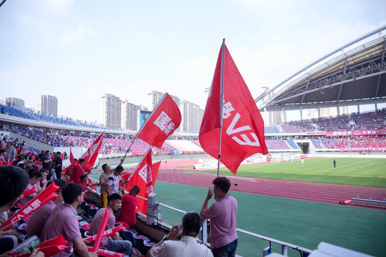 苏超奇迹11:一屏六赛,电视奇观