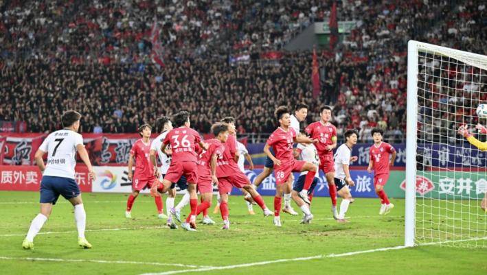 苏超奇迹11:一屏六赛,电视奇观