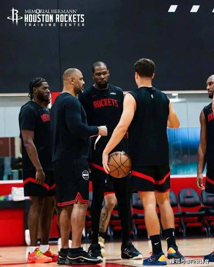 新赛季前瞻—休斯顿火箭：青年军的蜕变与冠军豪赌