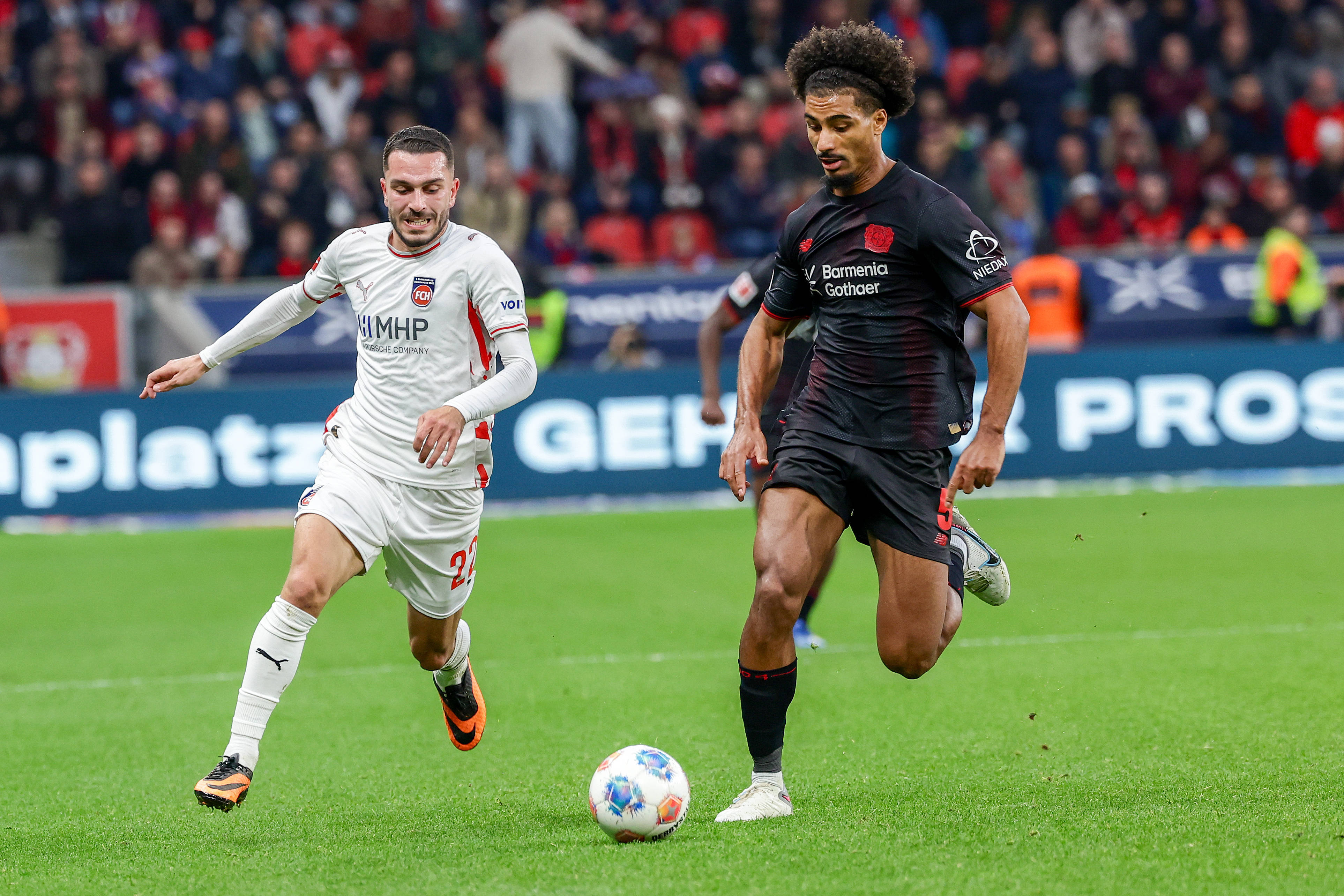 （体育）足球——德甲：勒沃库森胜海登海姆