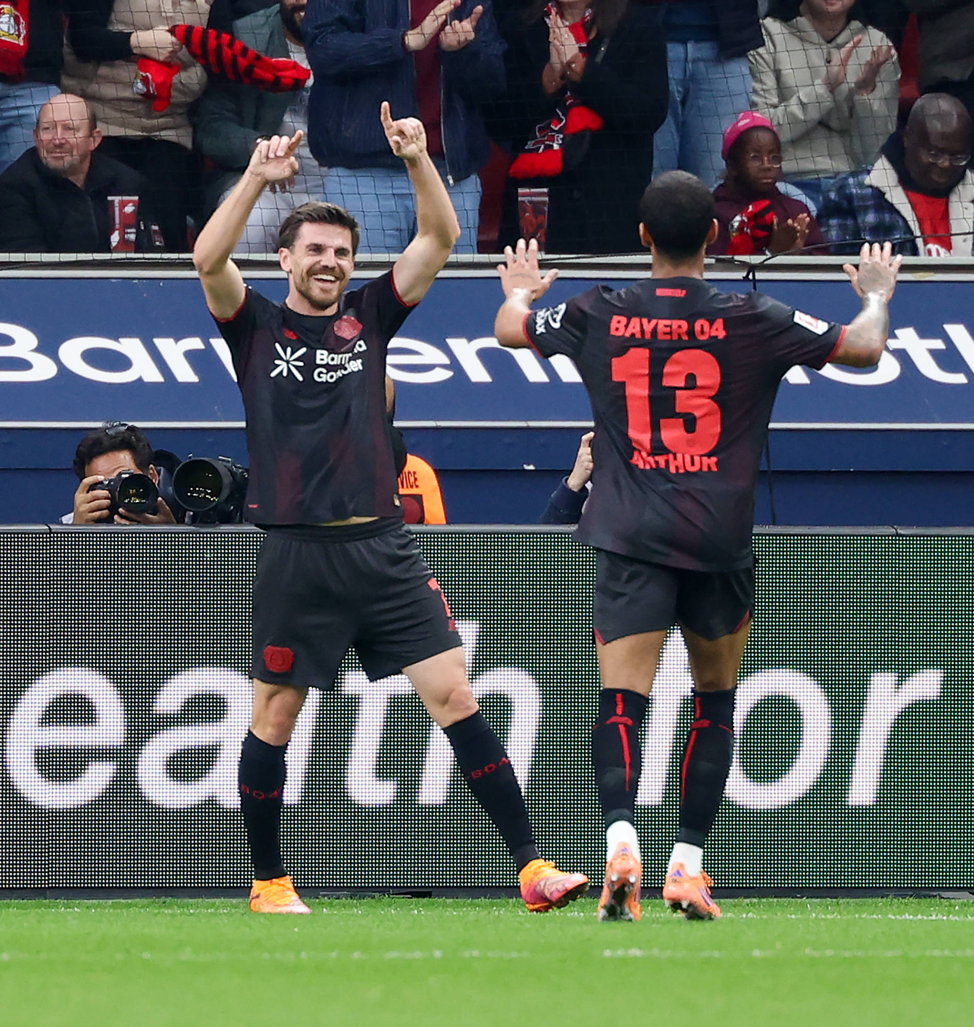 (体育)足球——德甲:勒沃库森胜海登海姆