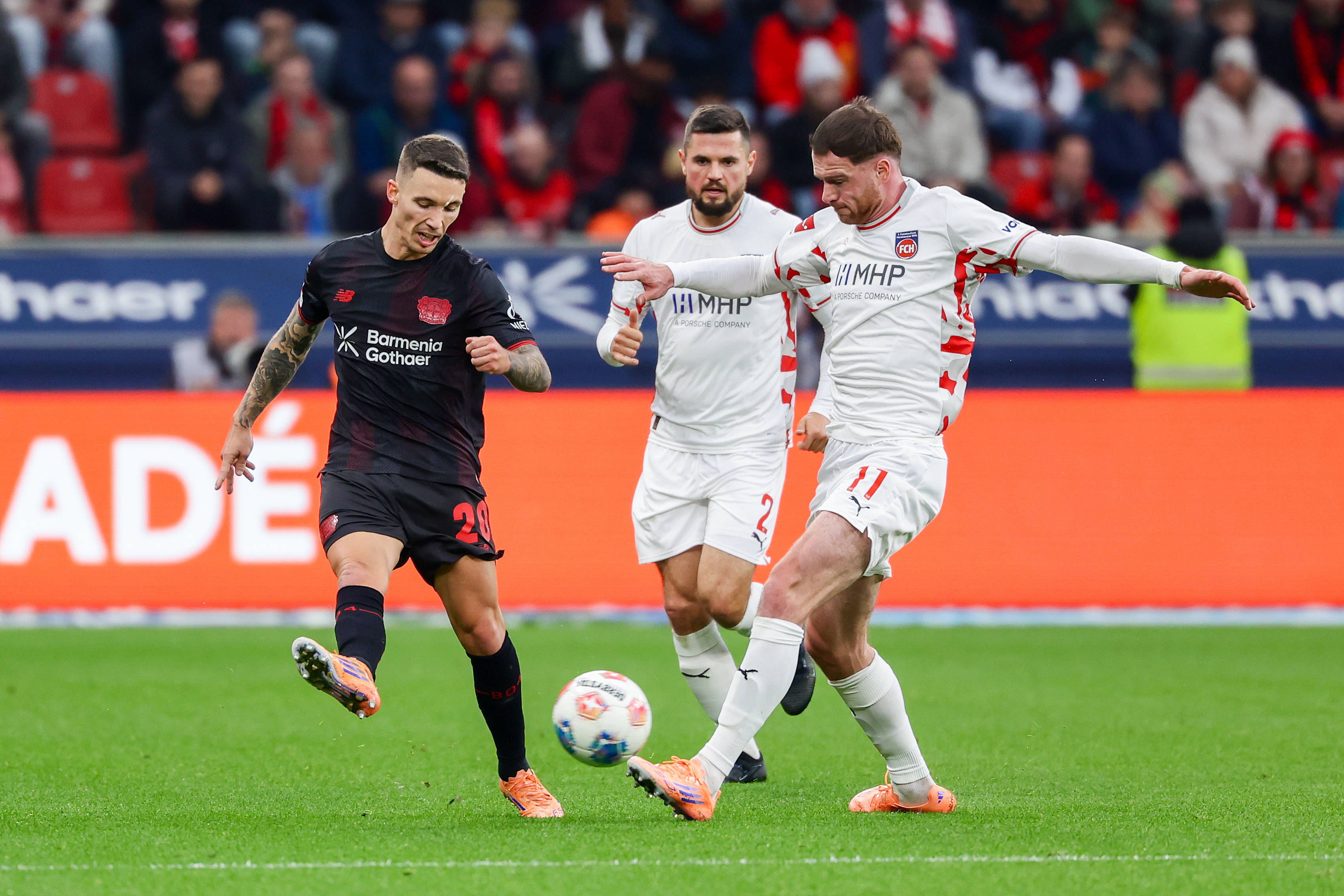 (体育)足球——德甲:勒沃库森胜海登海姆