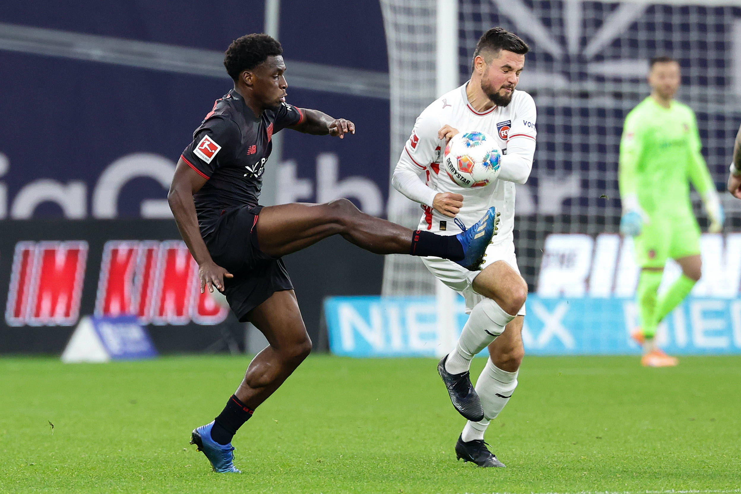 (体育)足球——德甲:勒沃库森胜海登海姆