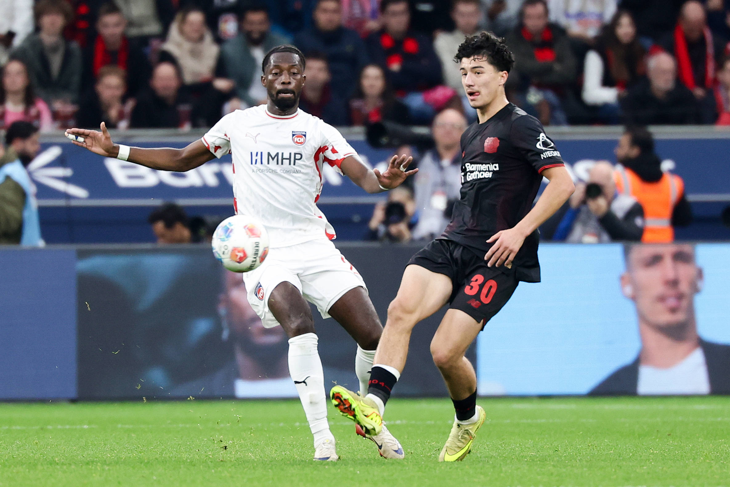 (体育)足球——德甲:勒沃库森胜海登海姆