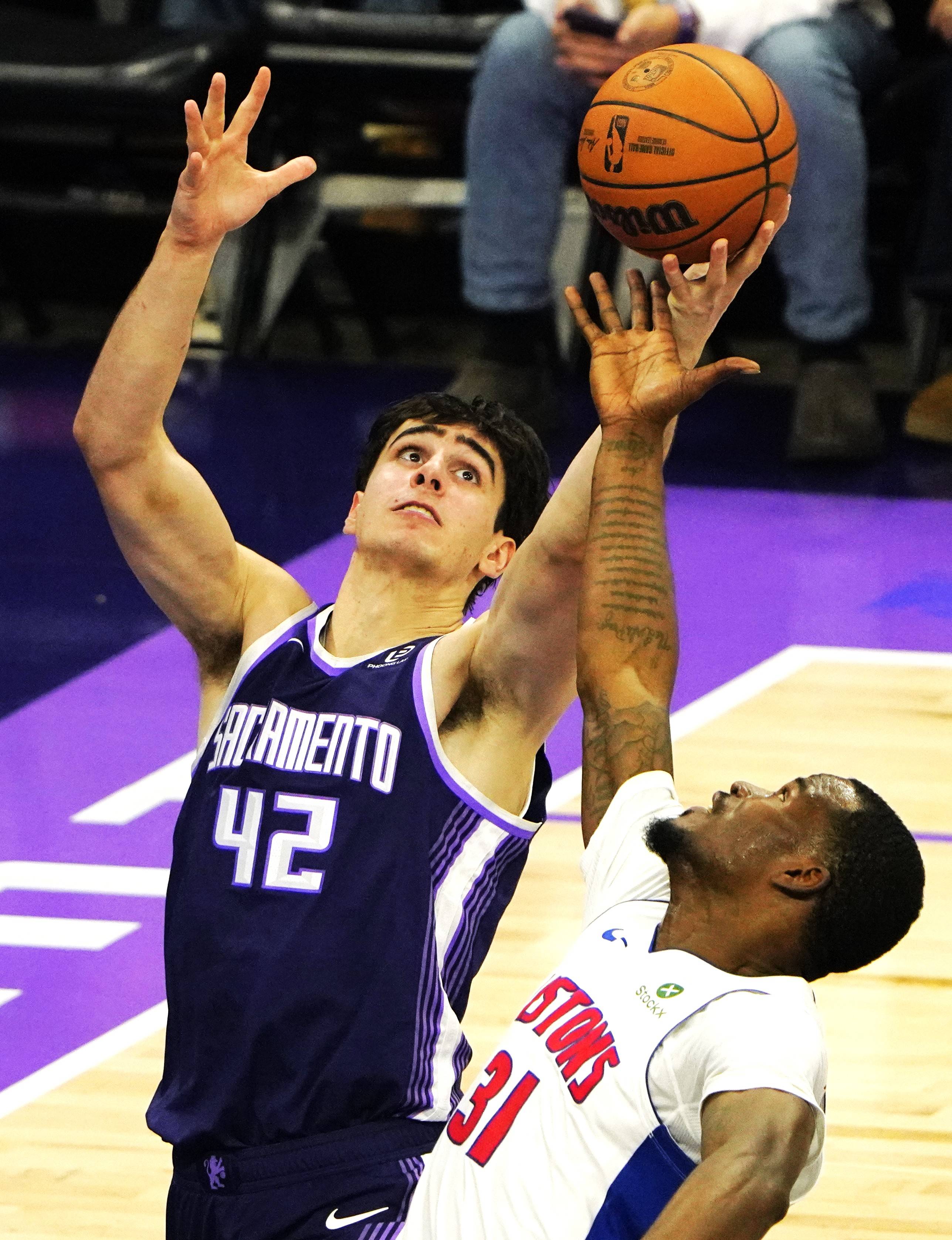 （体育）篮球——NBA常规赛：国王不敌活塞