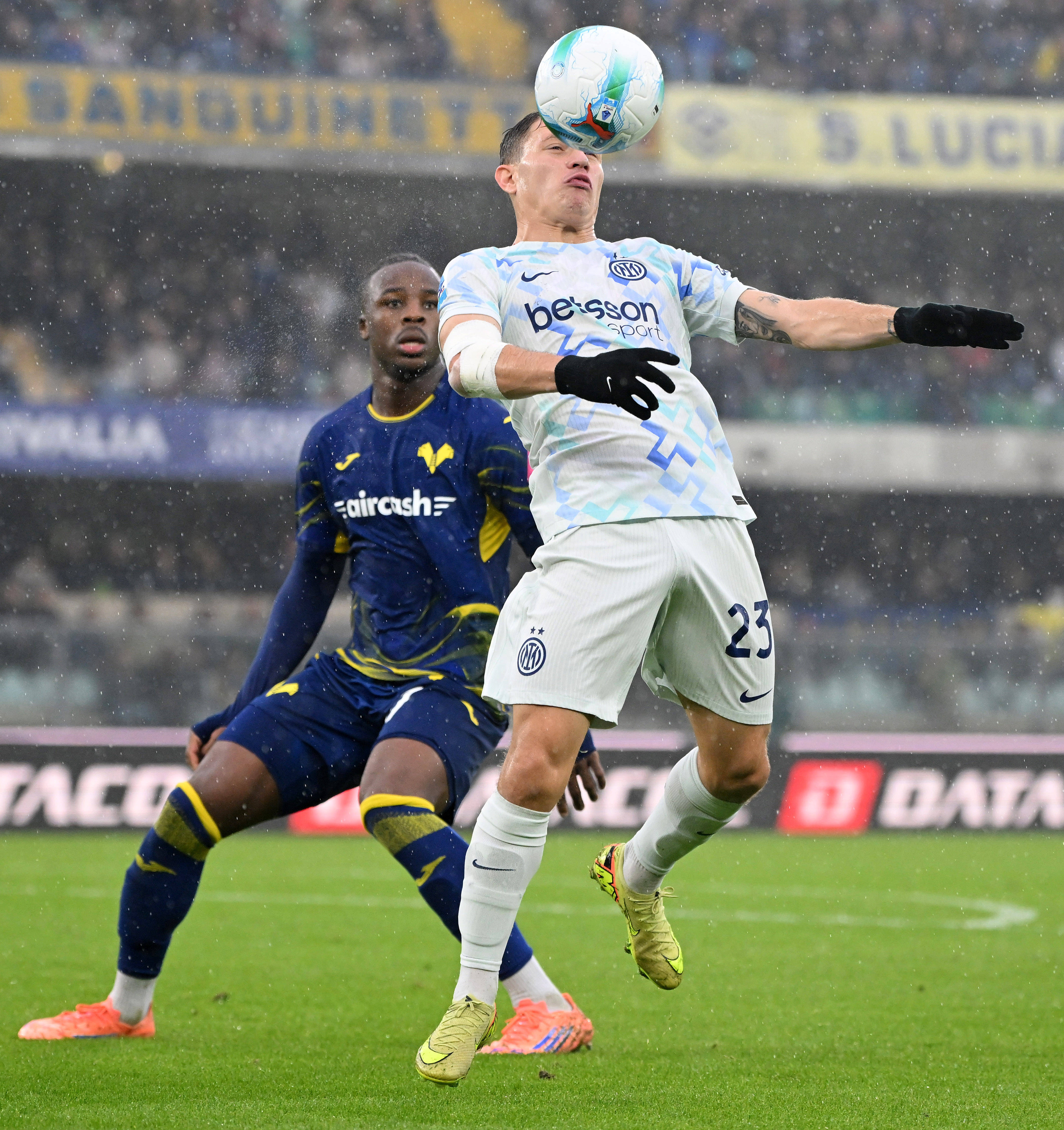 （体育）足球——意甲：国际米兰胜维罗纳