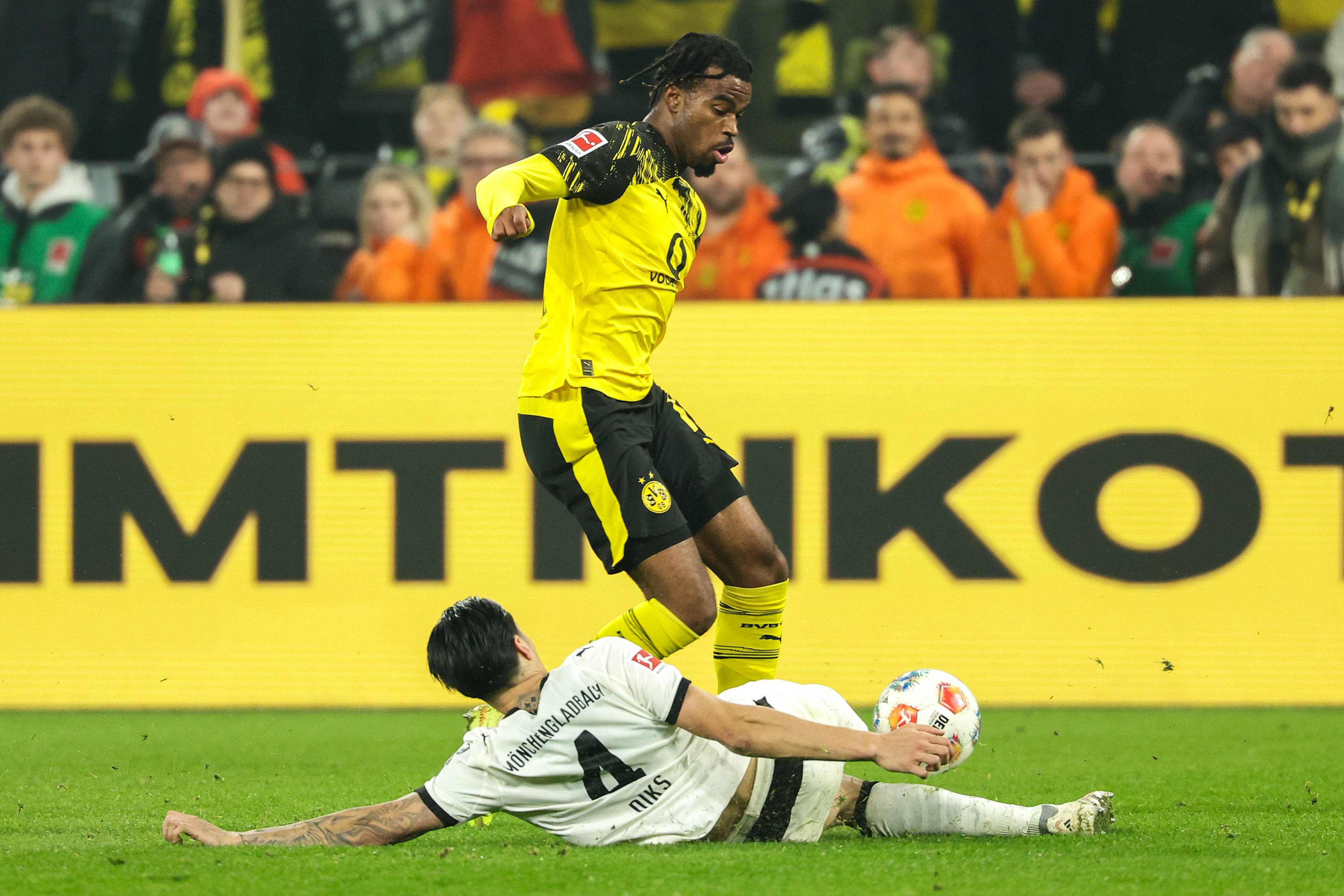 （体育）足球——德甲：多特蒙德胜门兴格拉德巴赫